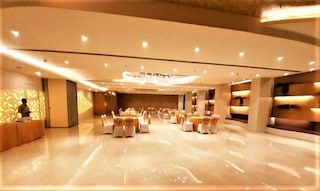 function room facility lucknow Legend Inn, Banquet Hall (Weddingz.in Partner)